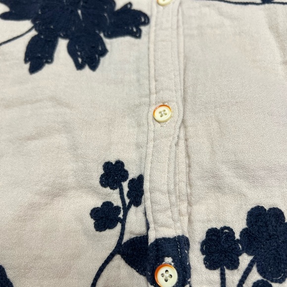 Anthropologie Elegant Cream and Navy Floral Button-Down Shirt sz M - Picture 4 of 11